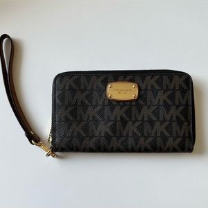 Michael Kors Est. 1981 - Wristlet